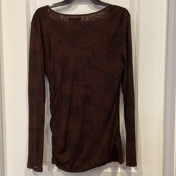 Ladies long sleeve shear print top. - Picture 3 of 3